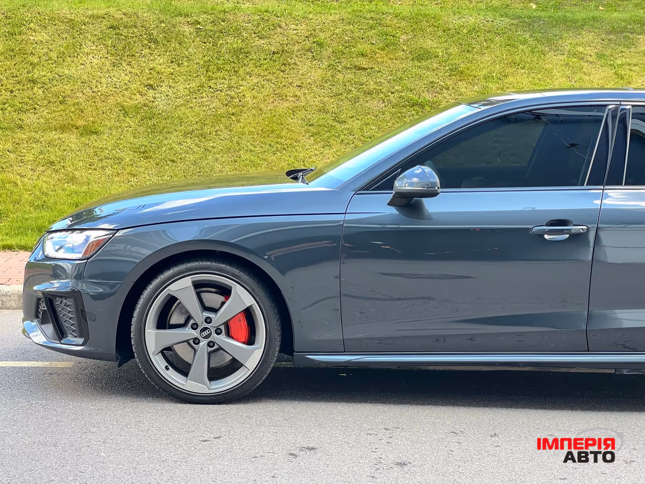 Audi A4 - фото 5