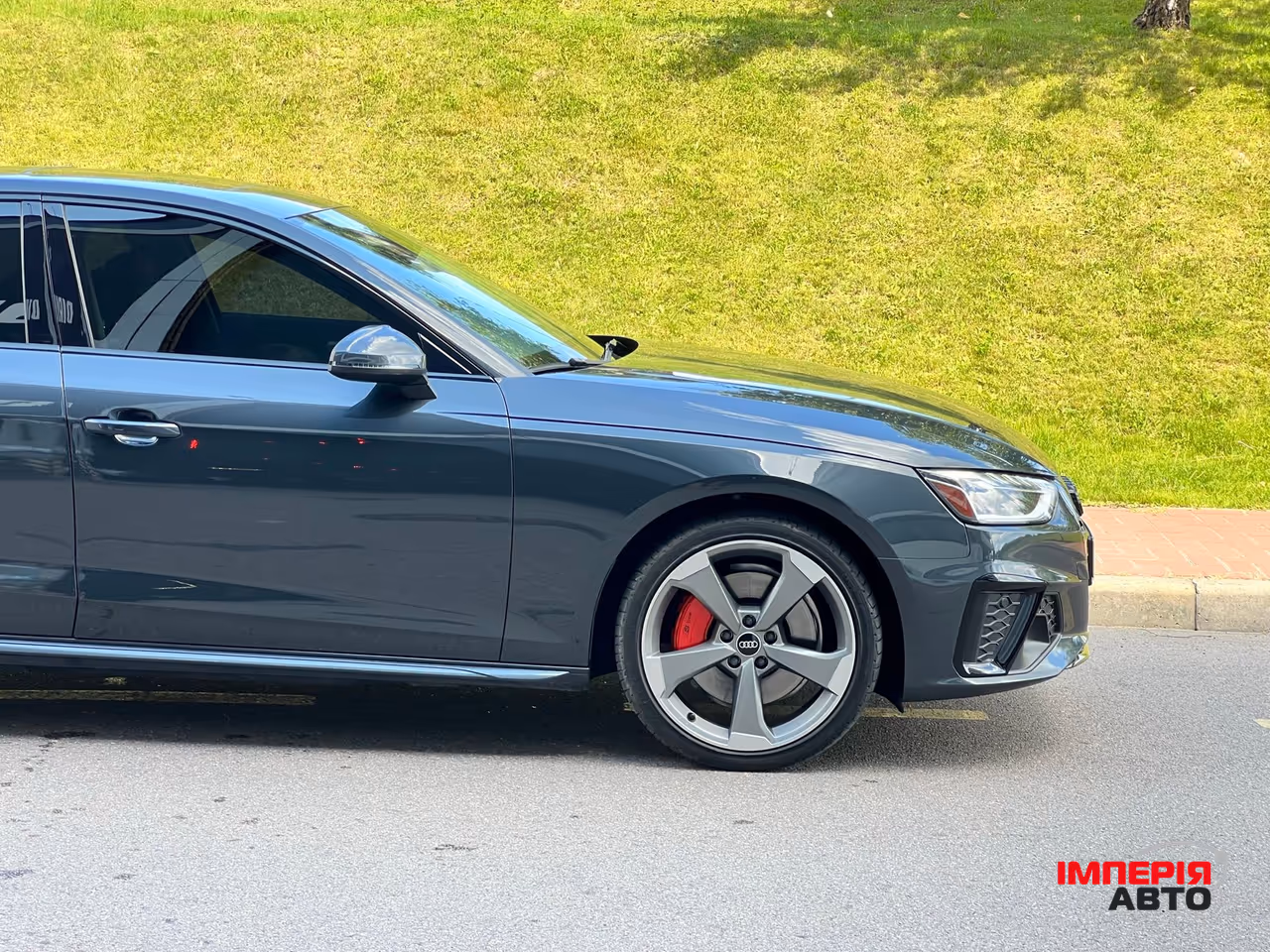 Audi A4 - фото 11