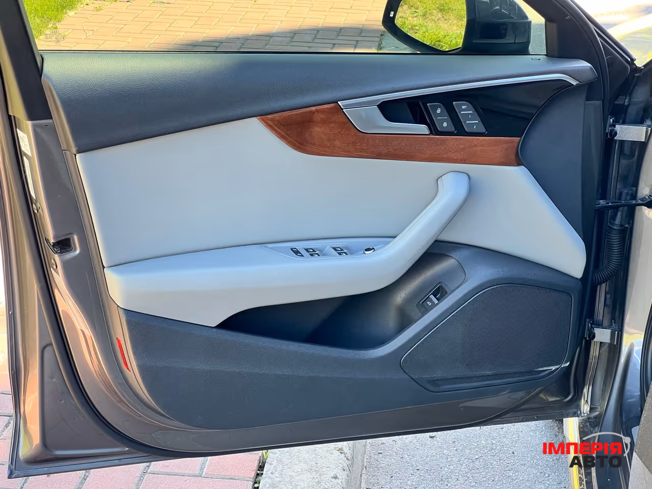 Audi A4 - фото 10