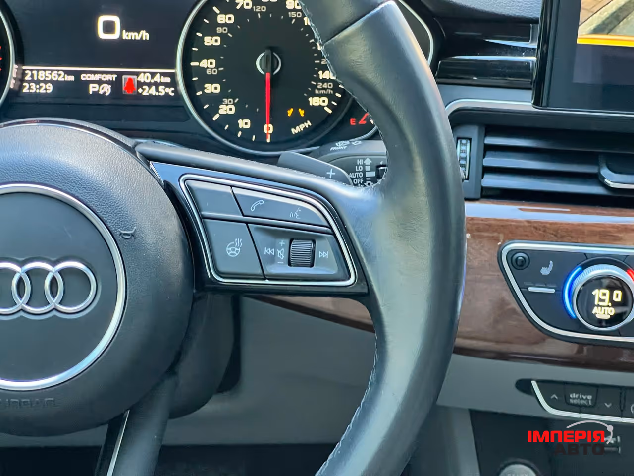 Audi A4 - фото 19