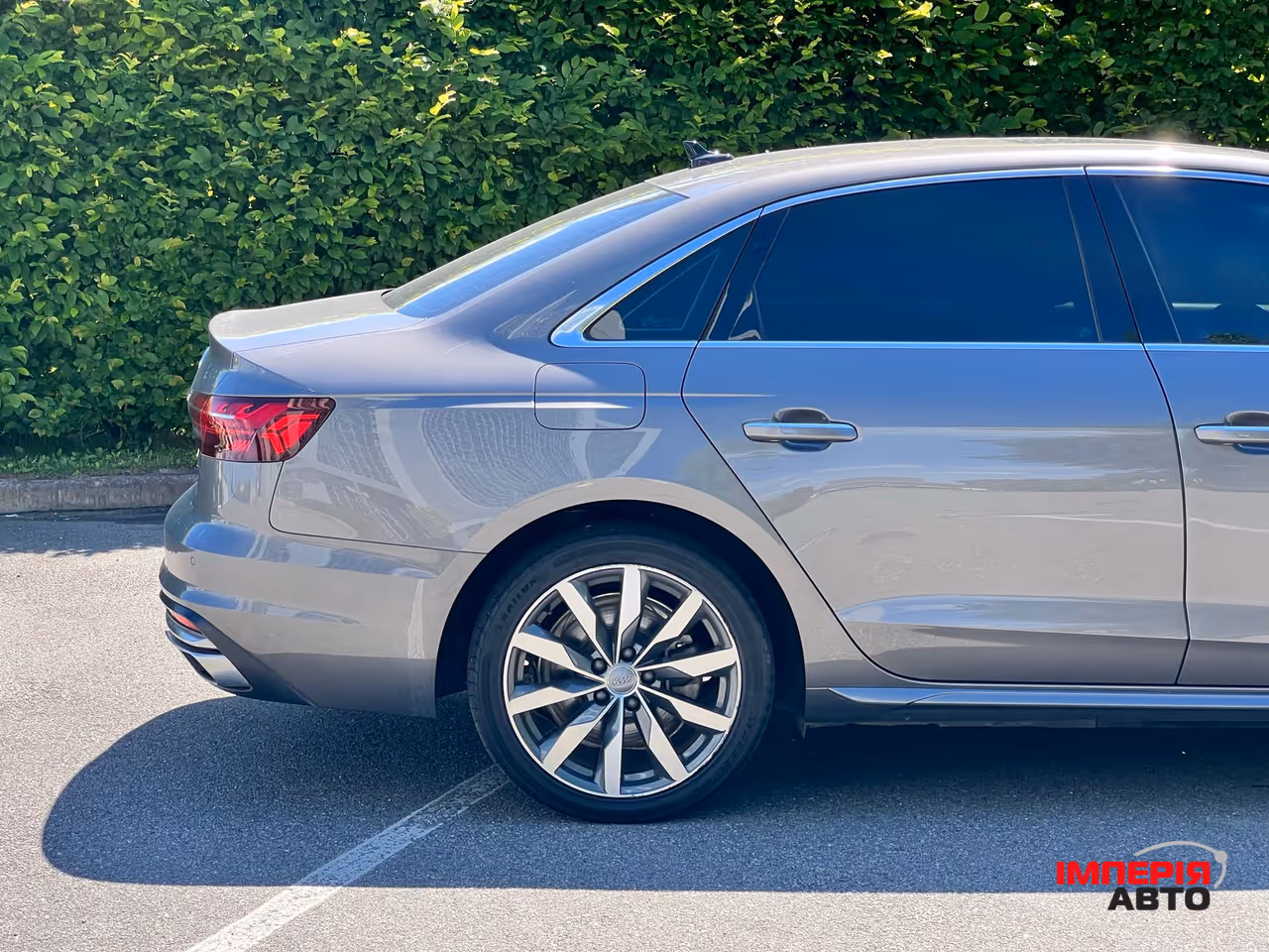 Audi A4 - фото 8