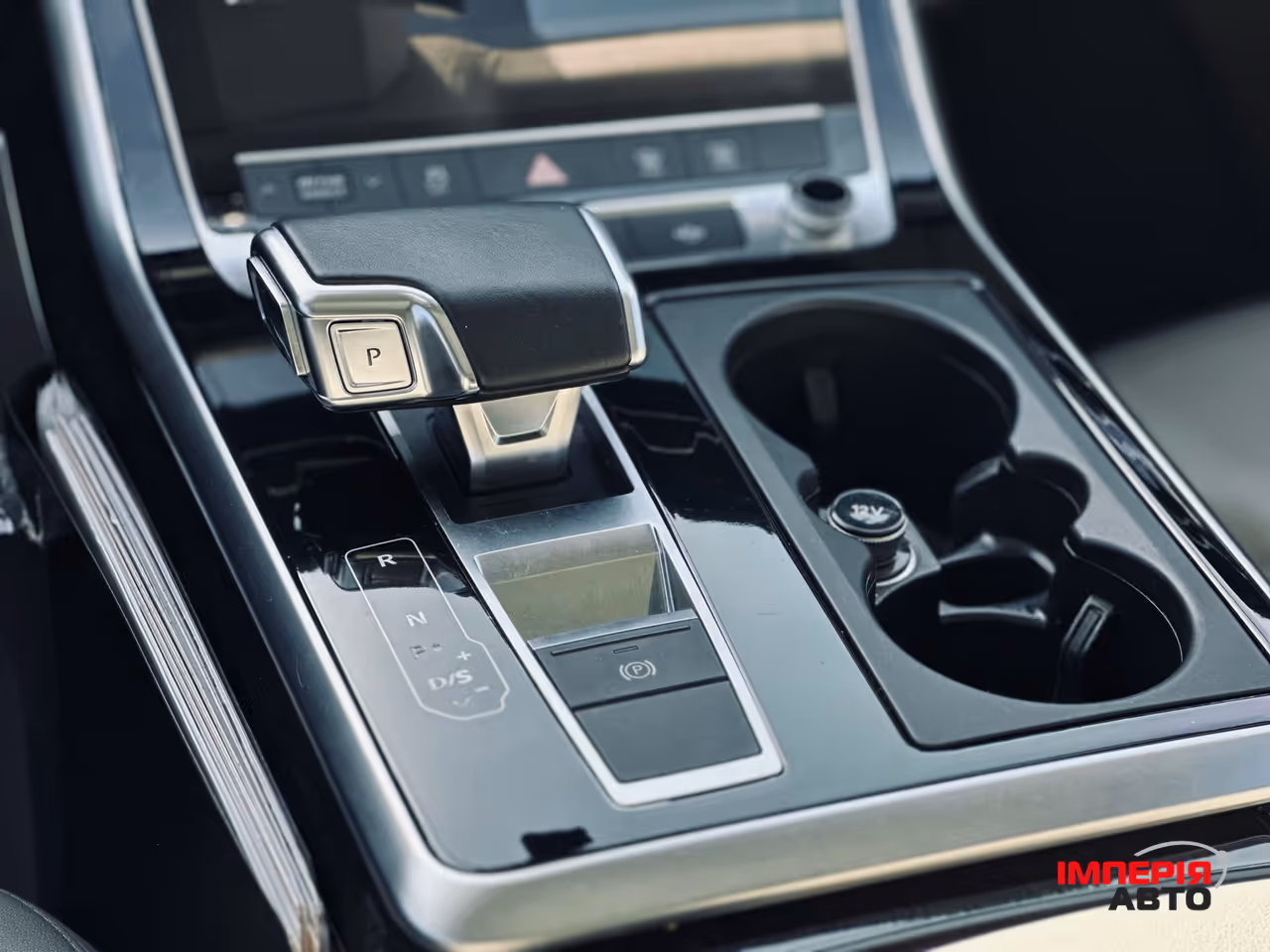 Audi Q7 - фото 24