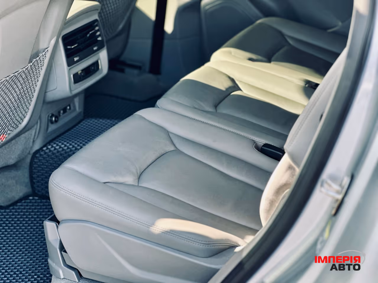Audi Q7 - фото 33