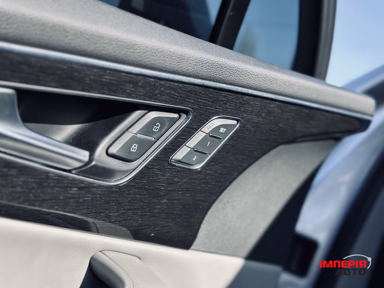 Audi Q7 - фото 14