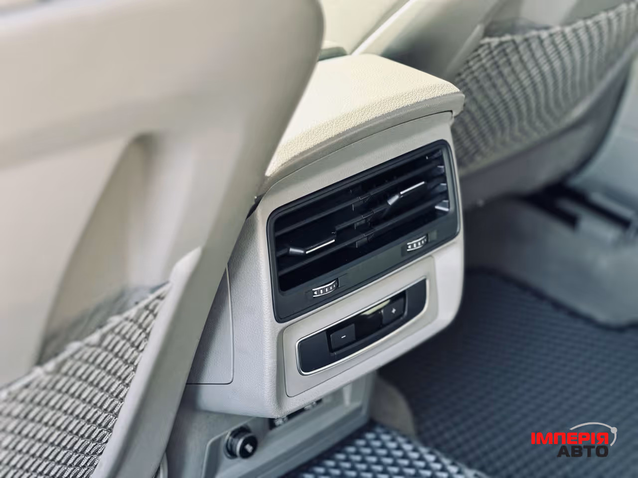 Audi Q7 - фото 31