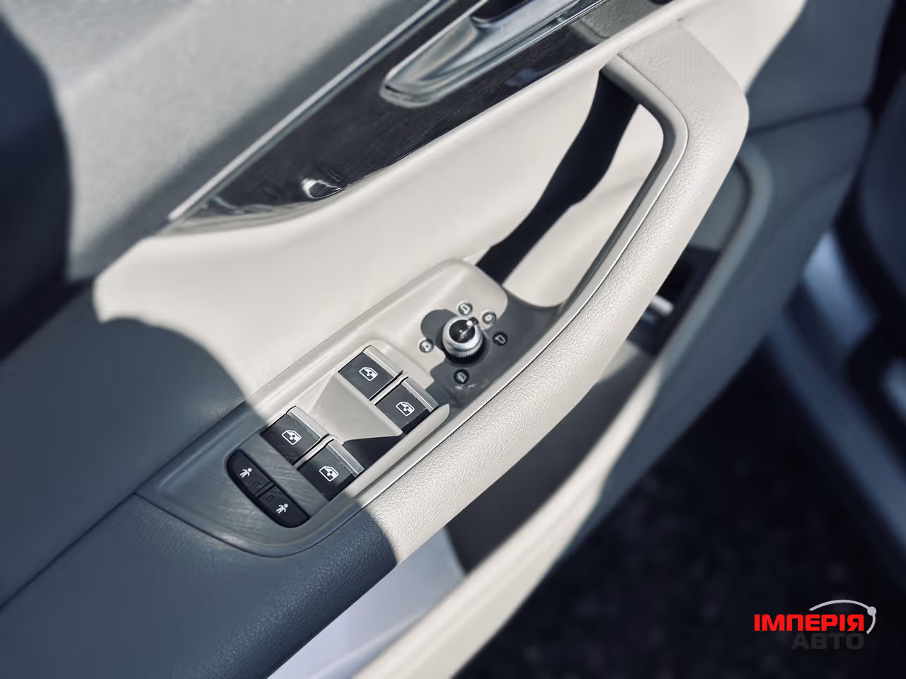 Audi Q7 - фото 15
