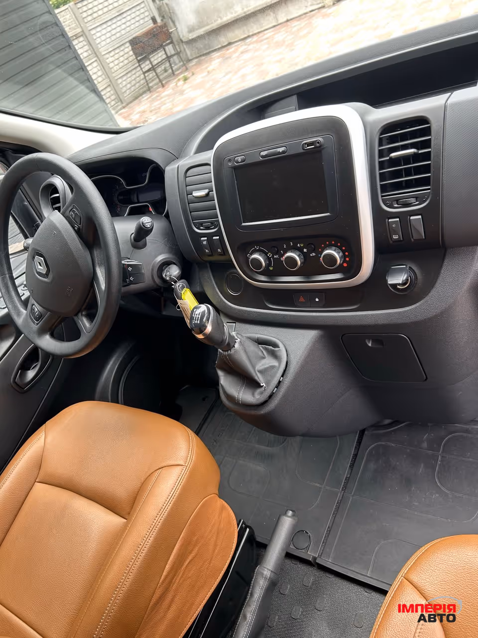 Renault Trafic - фото 11