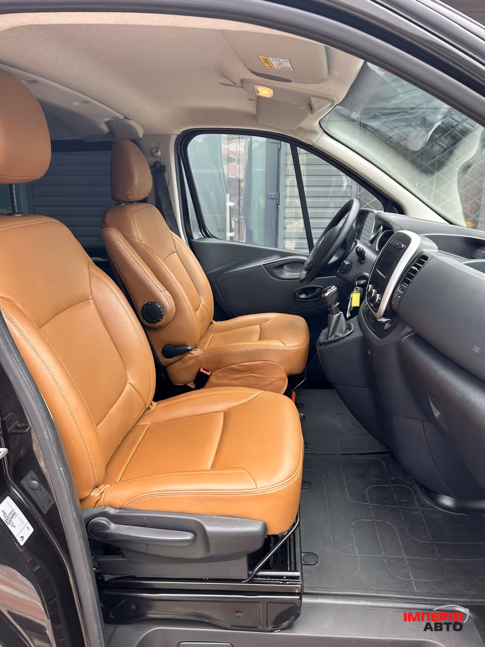 Renault Trafic - фото 13