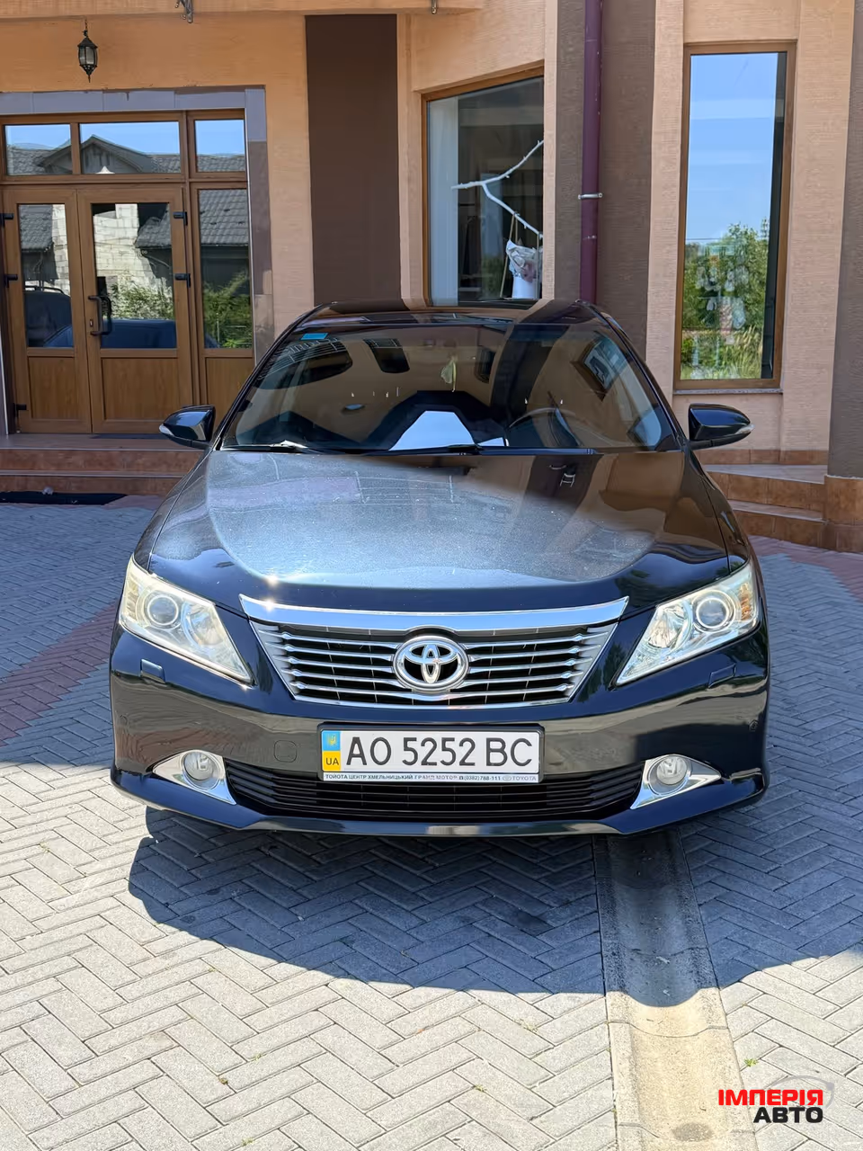 Toyota Camry - фото 1