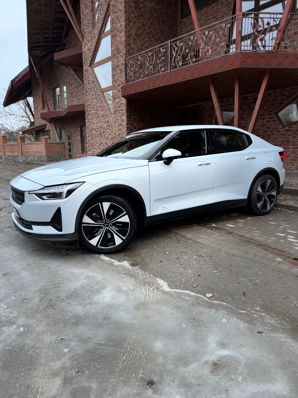 Polestar 2 - фото 2