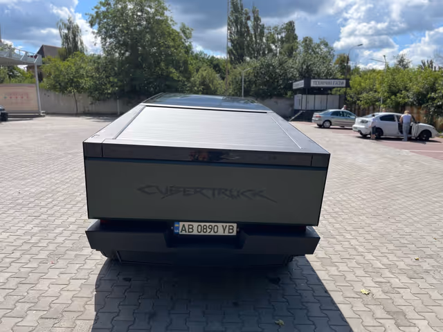Tesla Cybertruck - зображення 5