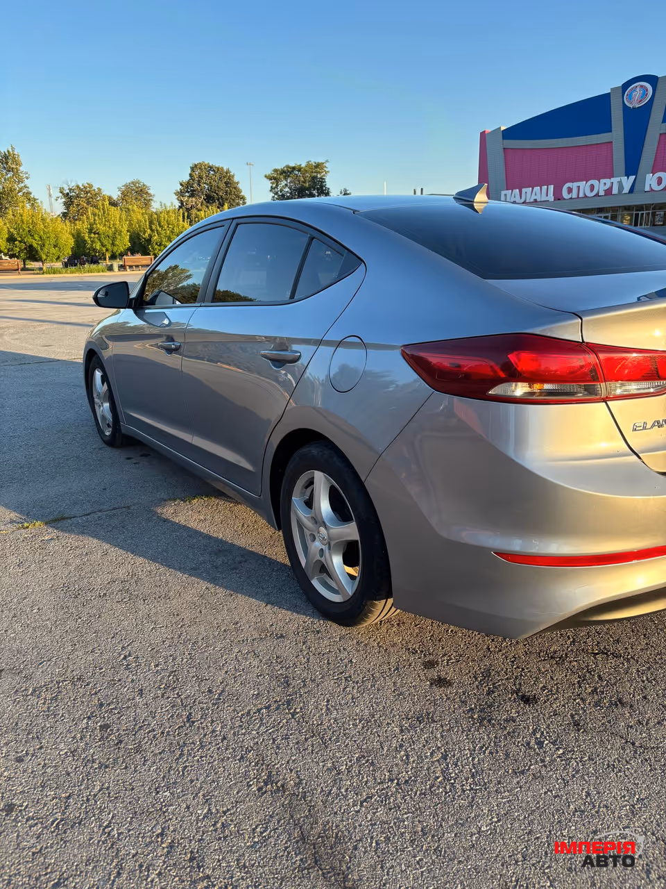 Hyundai Elantra - фото 3