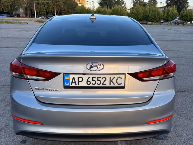 Hyundai Elantra - зображення 4