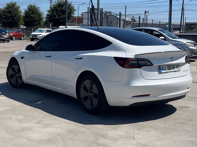 Tesla Model 3 - зображення 4