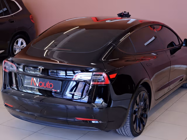 Tesla Model 3 - зображення 5