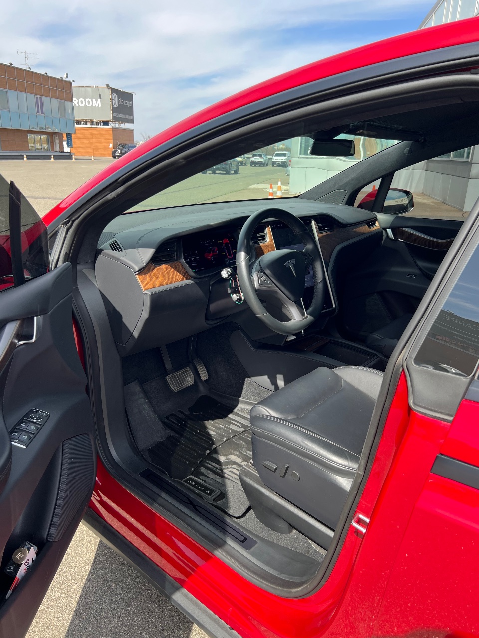 Tesla Model X - фото 17