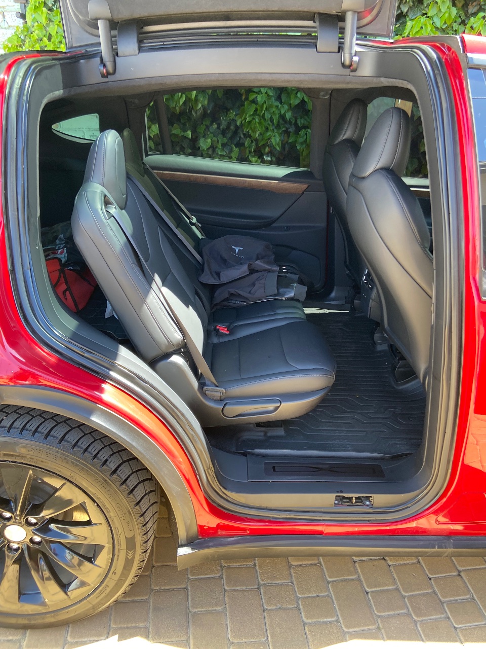 Tesla Model X - фото 11