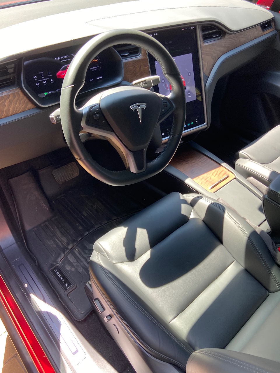 Tesla Model X - фото 14