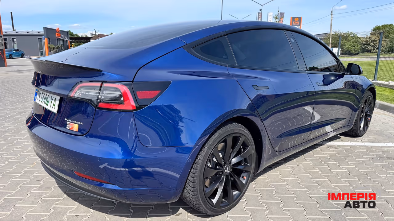 Tesla Model 3 - фото 1