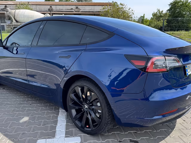 Tesla Model 3 - зображення 2