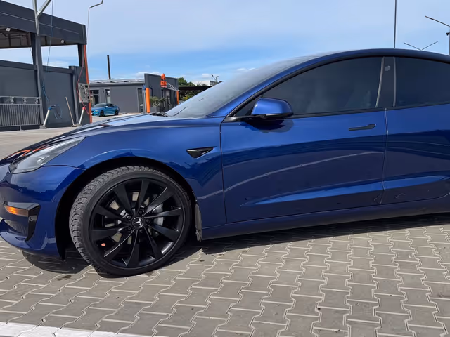 Tesla Model 3 - зображення 5