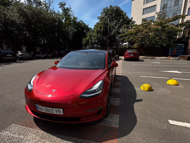 Tesla Model 3 - зображення 3