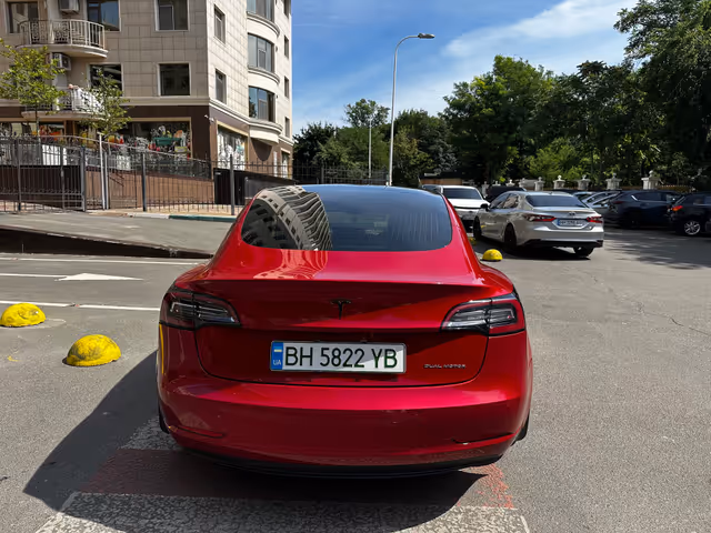 Tesla Model 3 - зображення 4