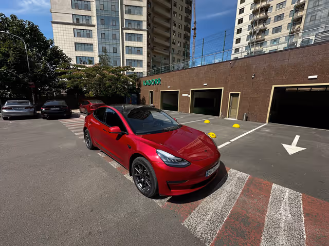Tesla Model 3 - зображення 2