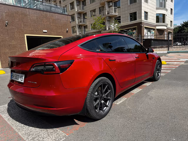Tesla Model 3 - зображення 5