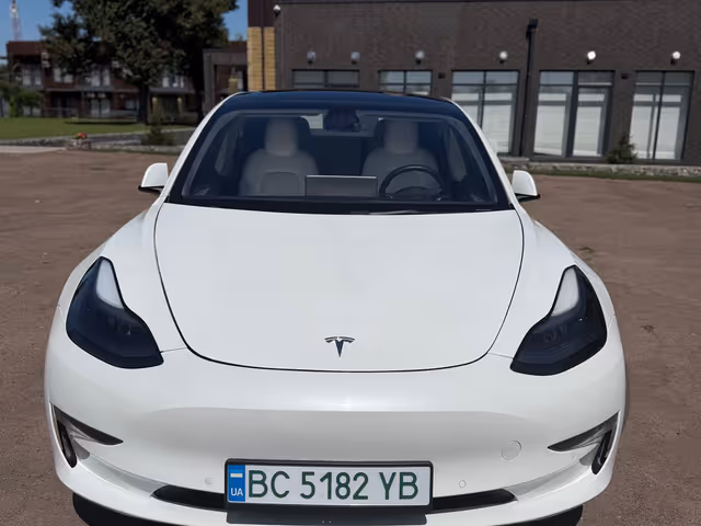Tesla Model 3 - зображення 1