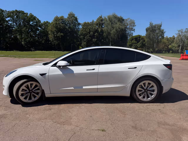 Tesla Model 3 - зображення 4