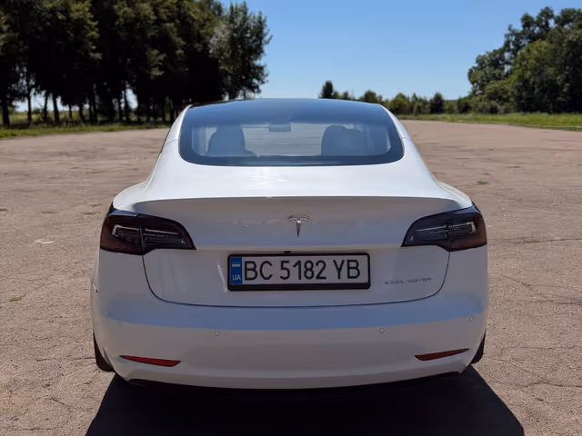 Tesla Model 3 - зображення 5