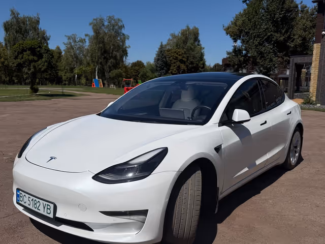 Tesla Model 3 - зображення 2