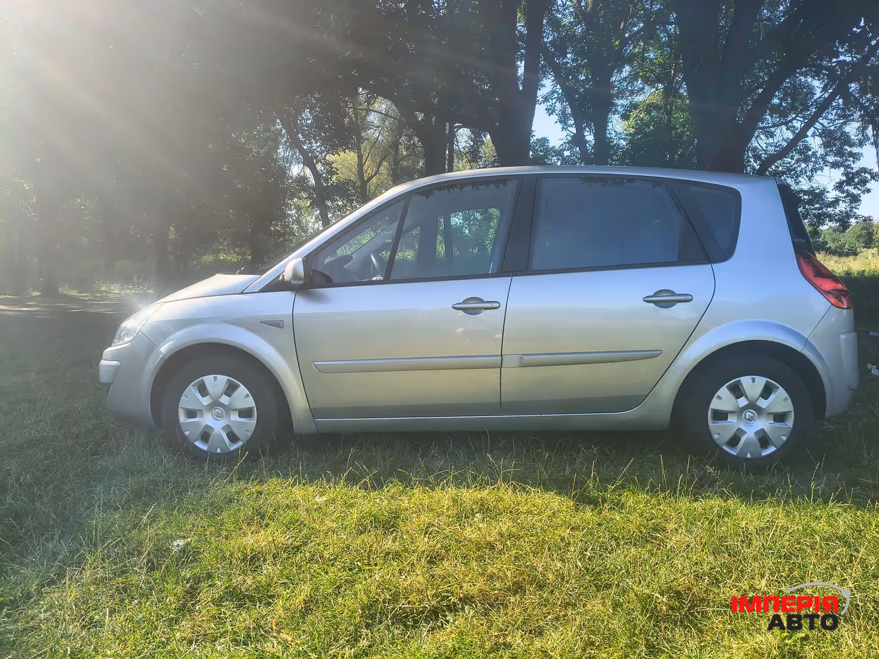 Renault Scenic - фото 8
