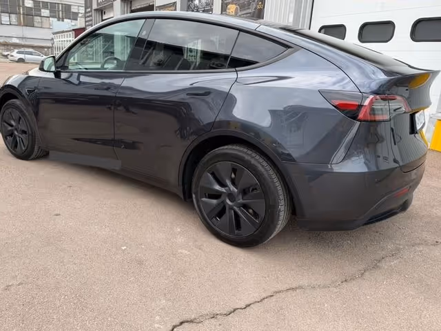 Tesla Model Y - зображення 2