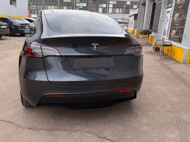 Tesla Model Y - зображення 5
