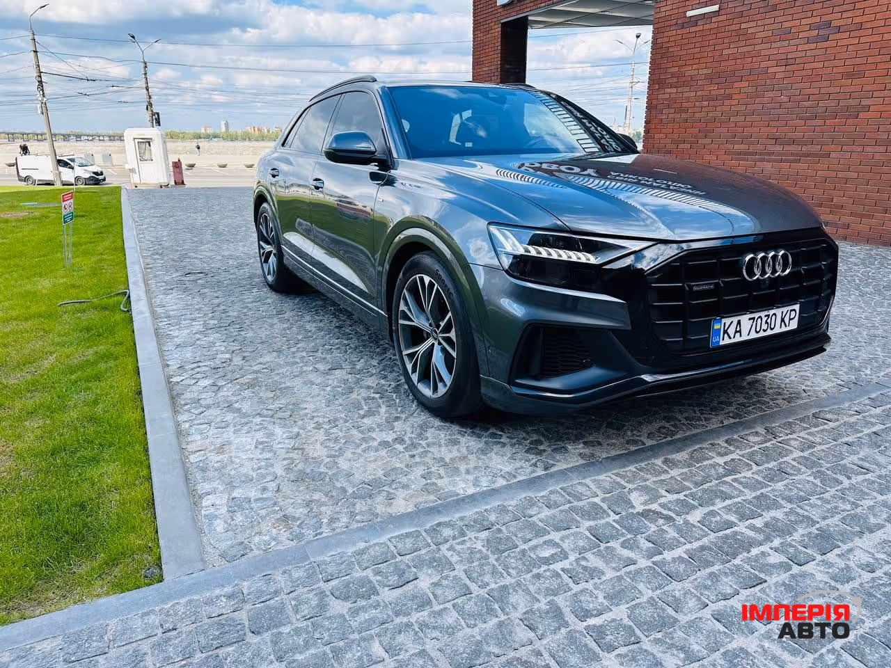 Audi Q8 - фото 7