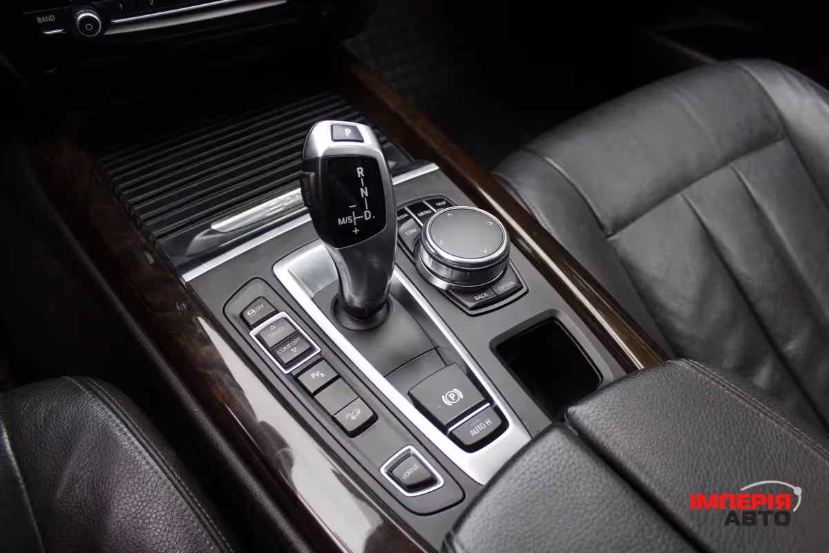 BMW X5 - фото 8