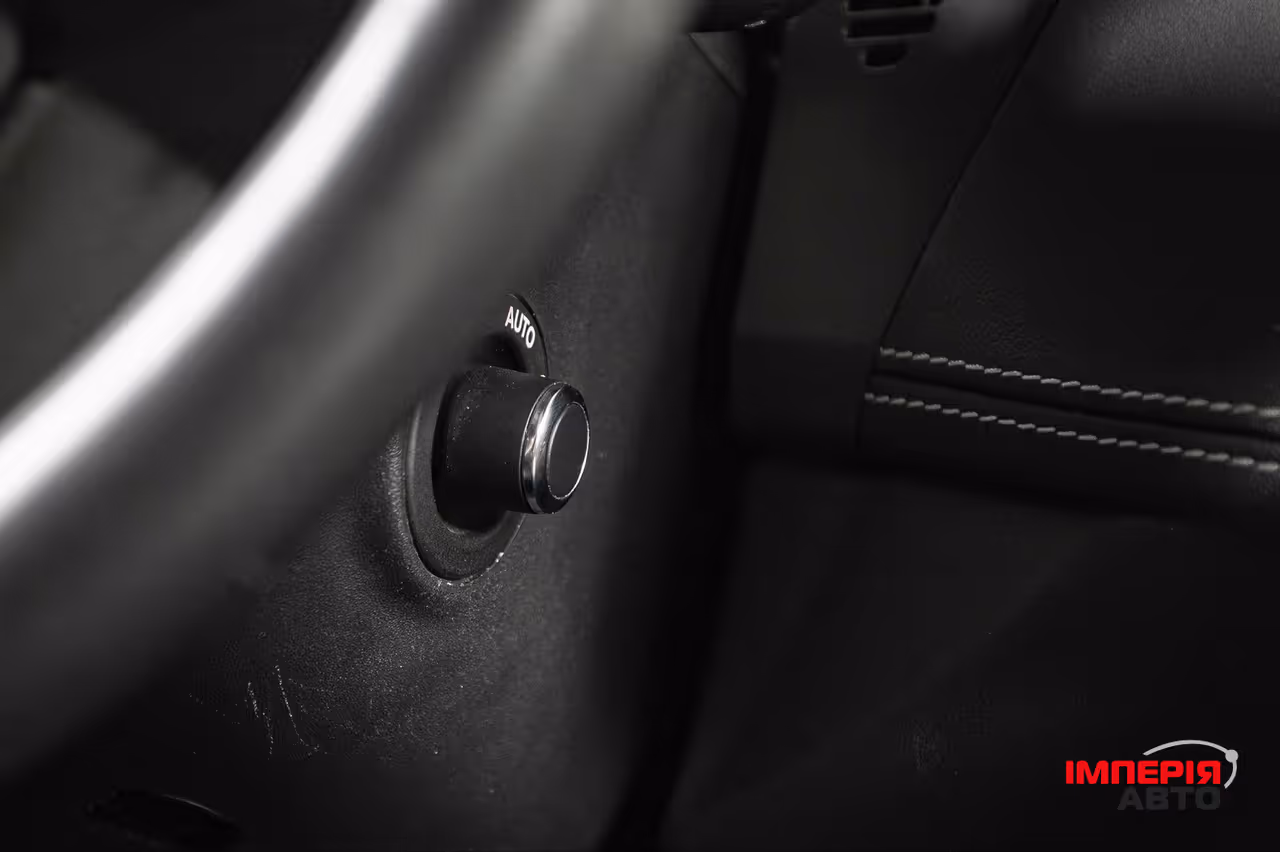 Jaguar XE - фото 10