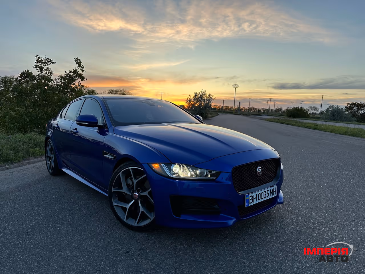 Jaguar XE - фото 2