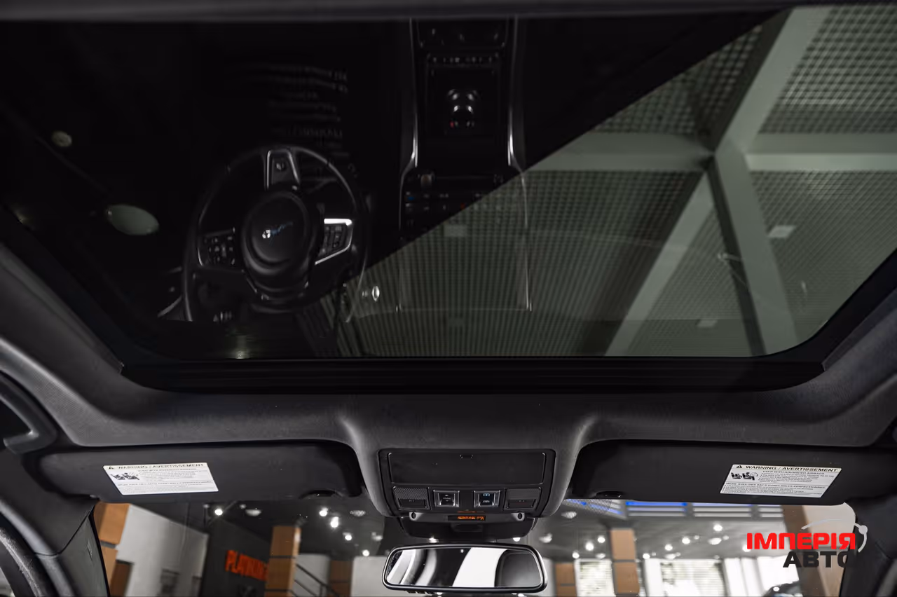 Jaguar XE - фото 9