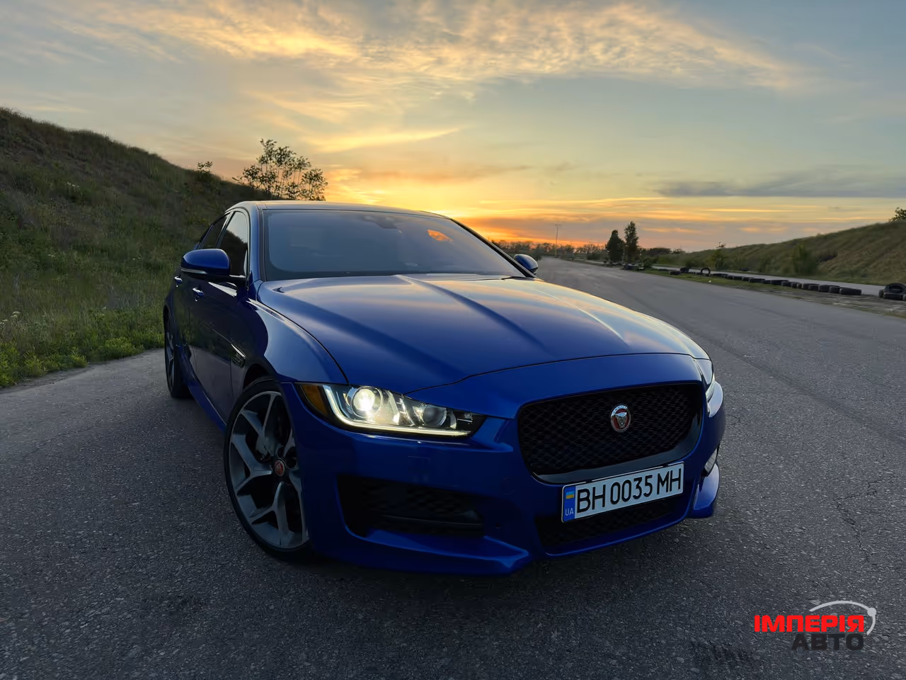 Jaguar XE - фото 1
