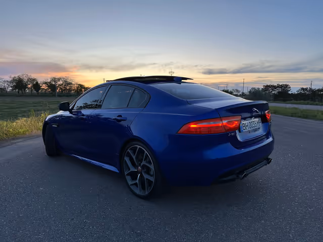 Jaguar XE - зображення 3
