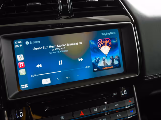 Jaguar XE - зображення 5