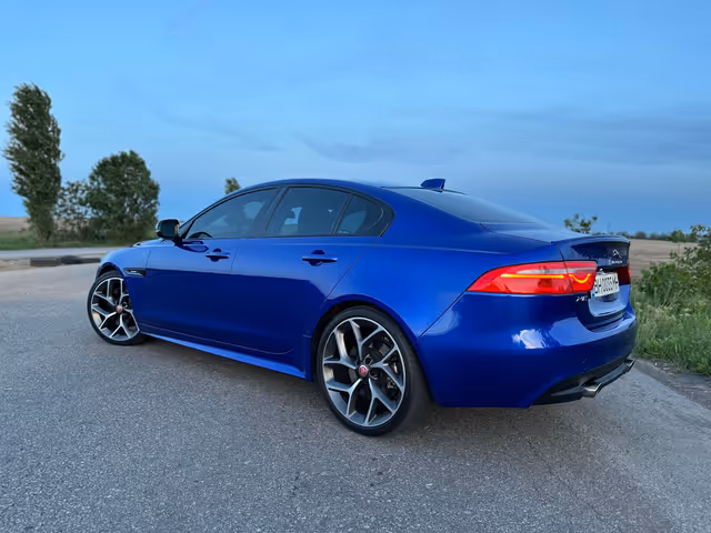 Jaguar XE - зображення 4