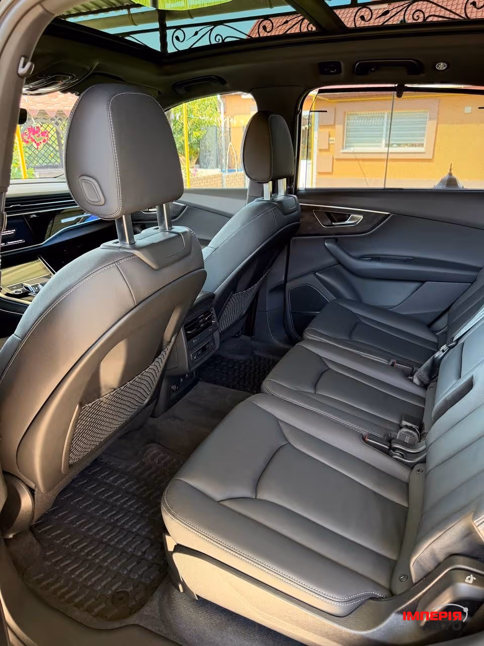Audi Q7 - фото 8
