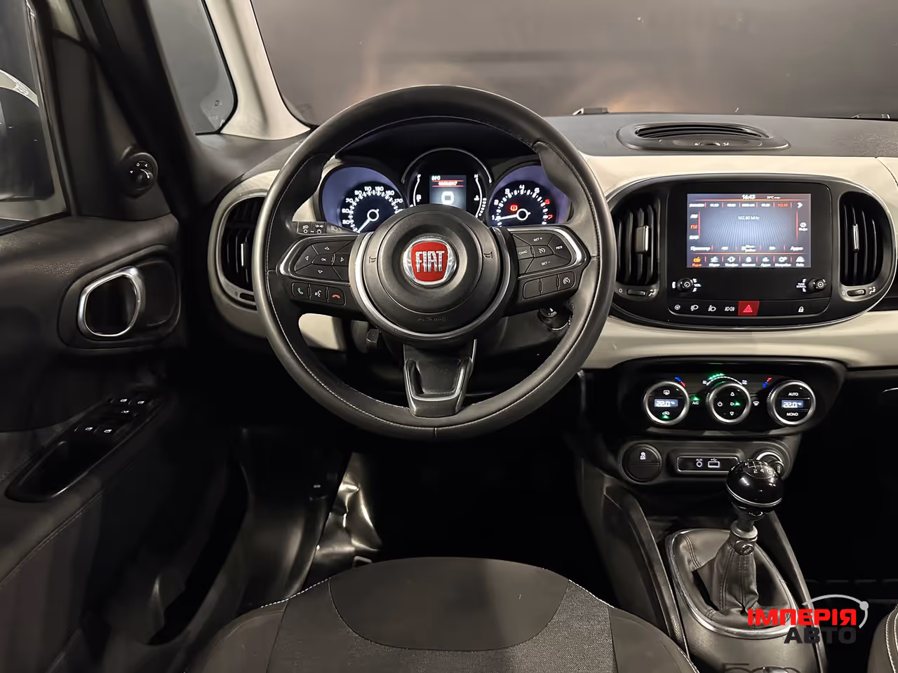 Fiat 500L - фото 12