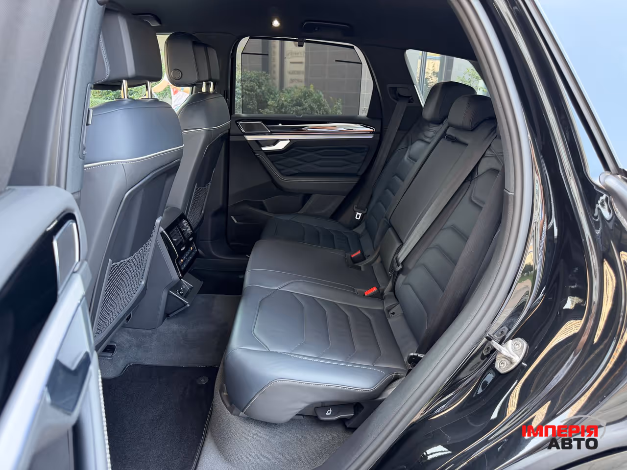 Volkswagen Touareg - фото 17
