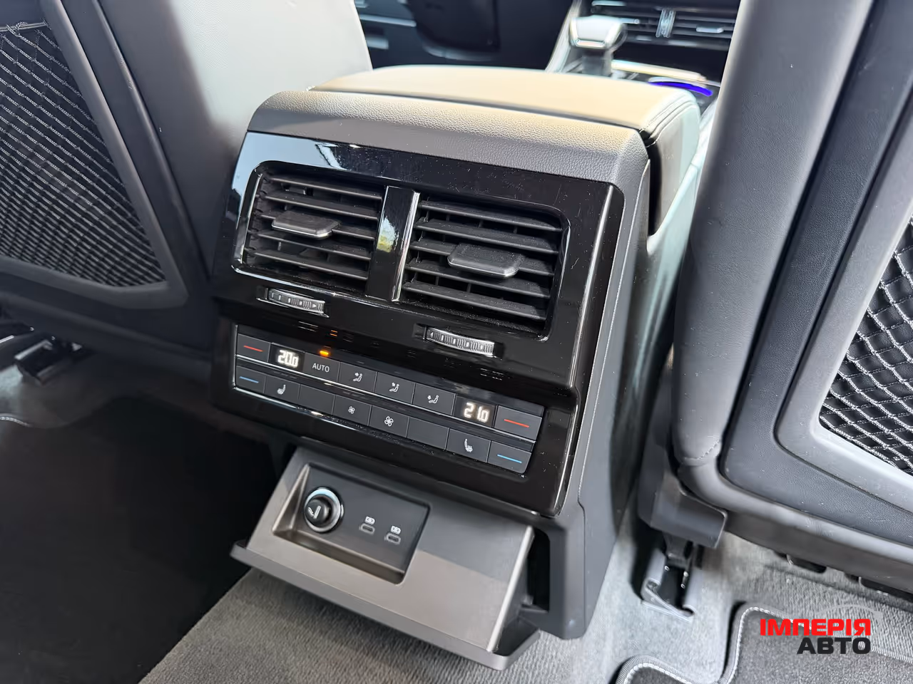 Volkswagen Touareg - фото 20