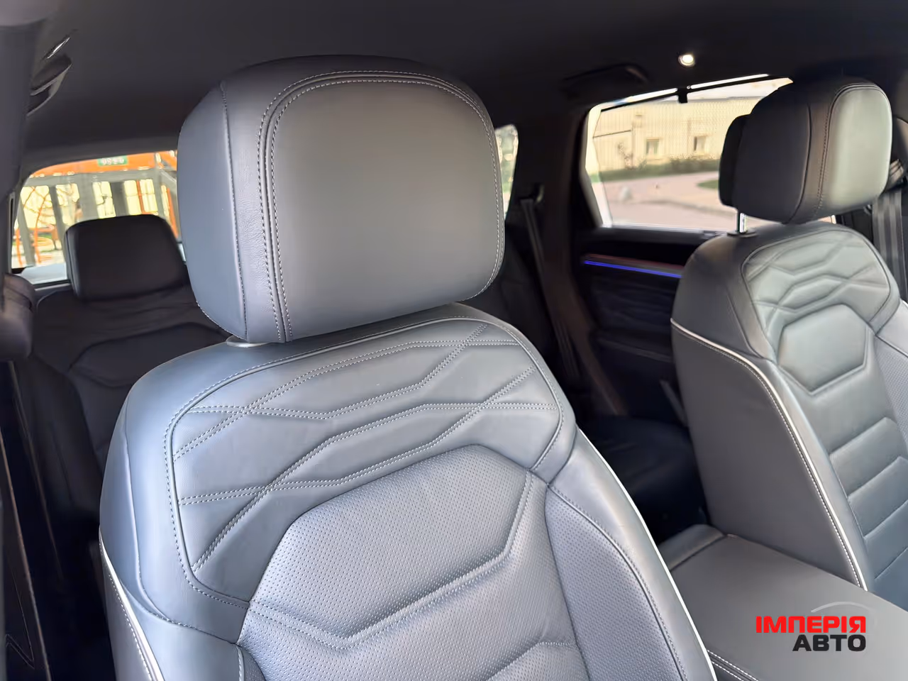 Volkswagen Touareg - фото 4